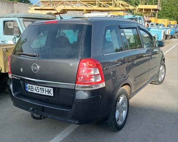 Серый Опель Зафира, объемом двигателя 1.6 л и пробегом 200 тыс. км за 7799 $, фото 3 на Automoto.ua