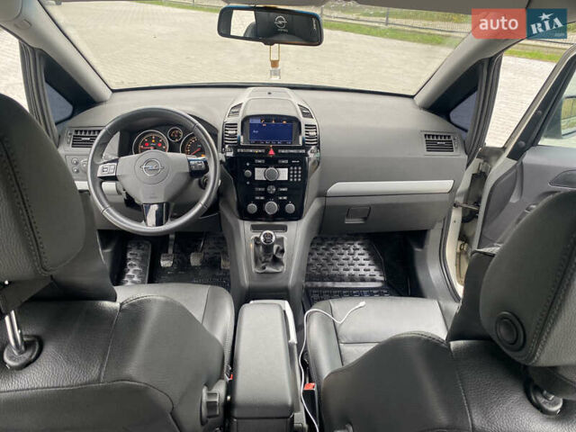 Сірий Опель Зафіра, об'ємом двигуна 1.7 л та пробігом 238 тис. км за 8000 $, фото 17 на Automoto.ua