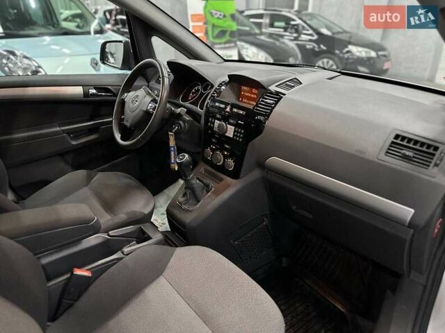 Серый Опель Зафира, объемом двигателя 1.6 л и пробегом 181 тыс. км за 7999 $, фото 17 на Automoto.ua