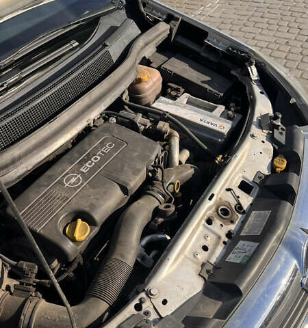 Серый Опель Зафира, объемом двигателя 1.7 л и пробегом 220 тыс. км за 6000 $, фото 23 на Automoto.ua