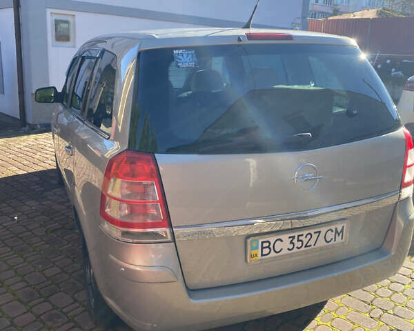 Серый Опель Зафира, объемом двигателя 1.8 л и пробегом 189 тыс. км за 7600 $, фото 3 на Automoto.ua