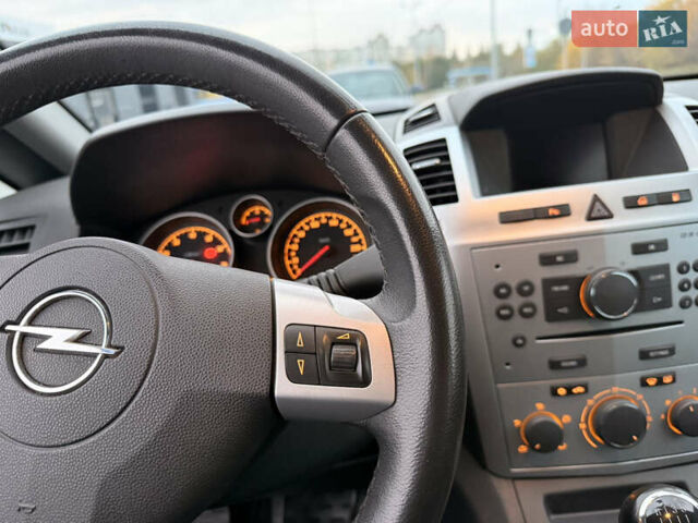 Серый Опель Зафира, объемом двигателя 1.6 л и пробегом 201 тыс. км за 6500 $, фото 20 на Automoto.ua