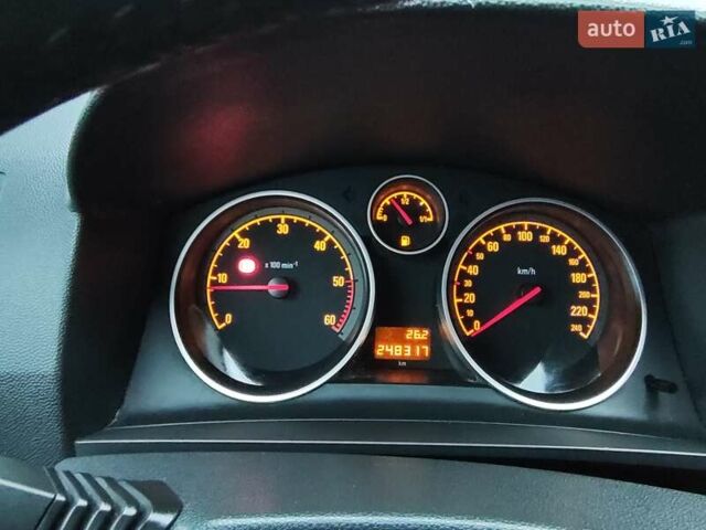 Серый Опель Зафира, объемом двигателя 1.7 л и пробегом 248 тыс. км за 7600 $, фото 24 на Automoto.ua