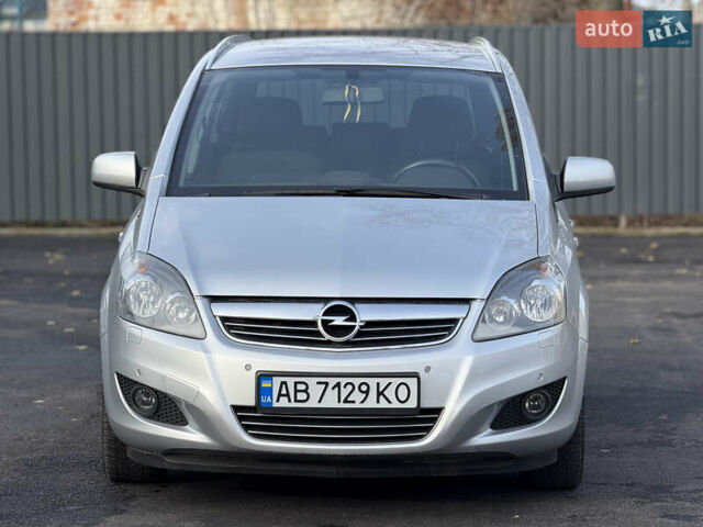 Серый Опель Зафира, объемом двигателя 1.8 л и пробегом 190 тыс. км за 7799 $, фото 5 на Automoto.ua