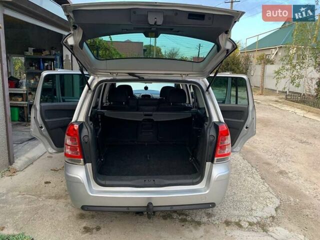 Серый Опель Зафира, объемом двигателя 1.7 л и пробегом 344 тыс. км за 5500 $, фото 13 на Automoto.ua