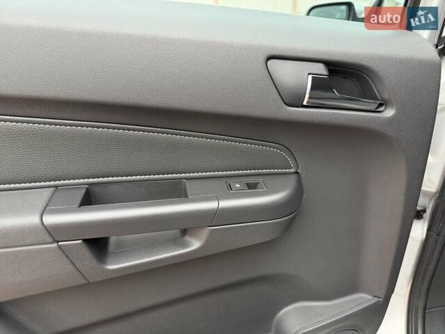 Серый Опель Зафира, объемом двигателя 1.7 л и пробегом 229 тыс. км за 8399 $, фото 134 на Automoto.ua