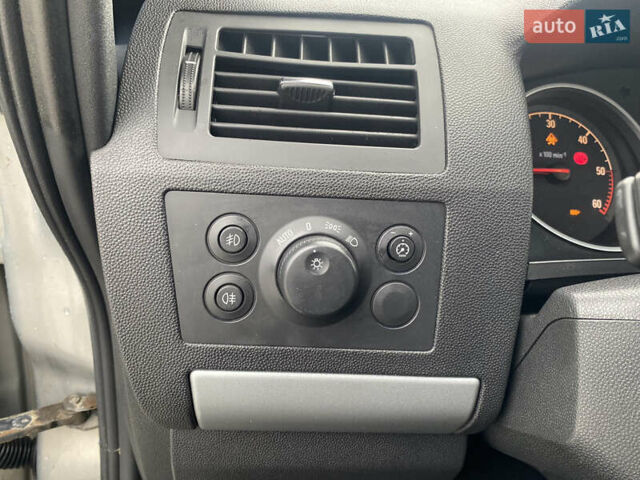 Сірий Опель Зафіра, об'ємом двигуна 1.7 л та пробігом 238 тис. км за 8000 $, фото 23 на Automoto.ua