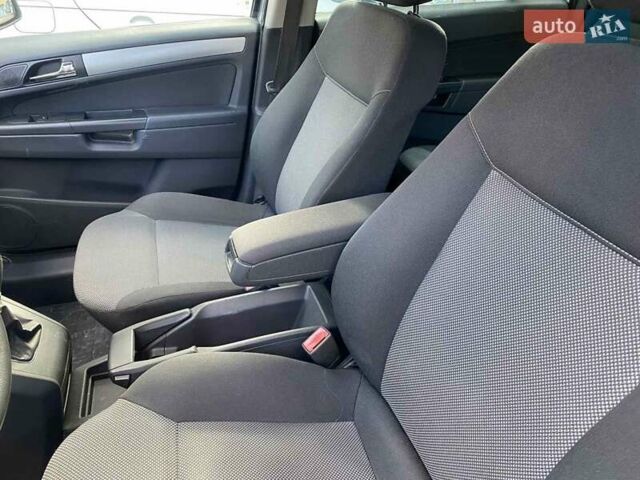 Серый Опель Зафира, объемом двигателя 1.7 л и пробегом 271 тыс. км за 7000 $, фото 16 на Automoto.ua