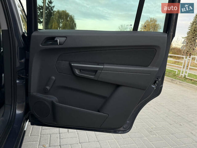 Опель Зафіра 2011 у Тернополі на Automoto.ua Сірий Опель Зафіра, об'ємом двигуна 1.6 л та пробігом 233 тис. км за 7400 $, фото 35 на Automoto.ua