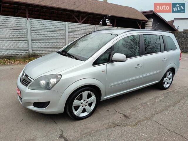 Серый Опель Зафира, объемом двигателя 1.7 л и пробегом 248 тыс. км за 7600 $, фото 1 на Automoto.ua