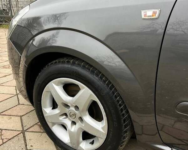 Серый Опель Зафира, объемом двигателя 1.7 л и пробегом 212 тыс. км за 6400 $, фото 10 на Automoto.ua