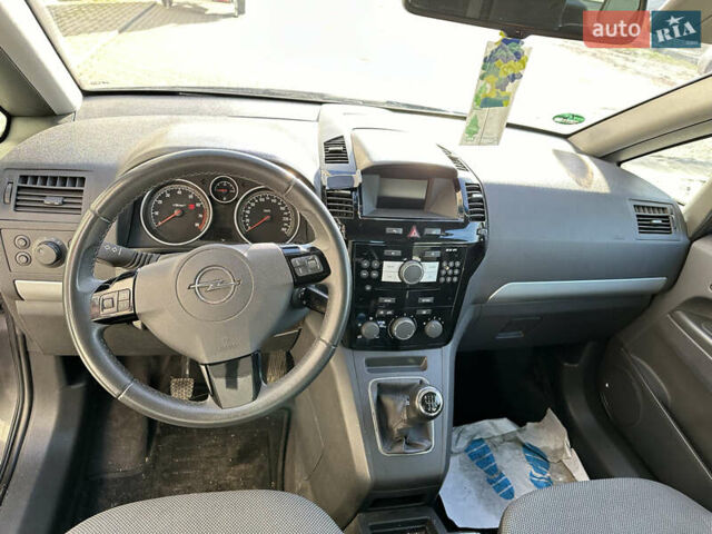 Сірий Опель Зафіра, об'ємом двигуна 1.8 л та пробігом 190 тис. км за 7200 $, фото 17 на Automoto.ua