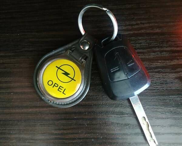 Серый Опель Зафира, объемом двигателя 1.7 л и пробегом 250 тыс. км за 6800 $, фото 9 на Automoto.ua