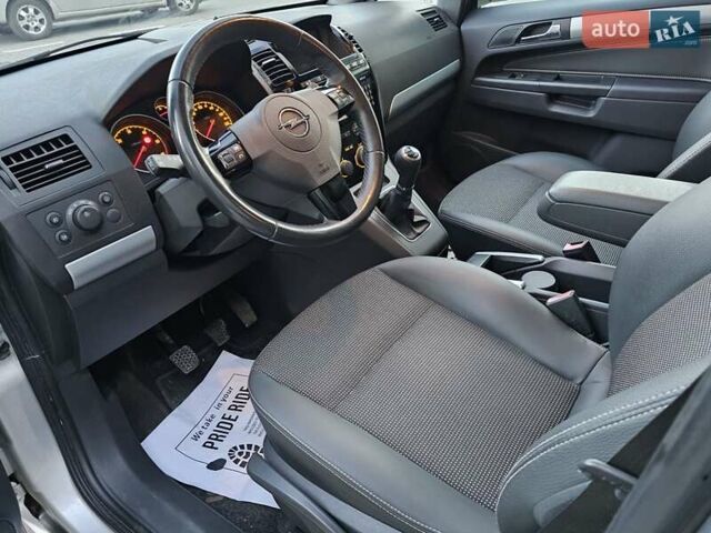 Сірий Опель Зафіра, об'ємом двигуна 1.7 л та пробігом 207 тис. км за 7700 $, фото 17 на Automoto.ua