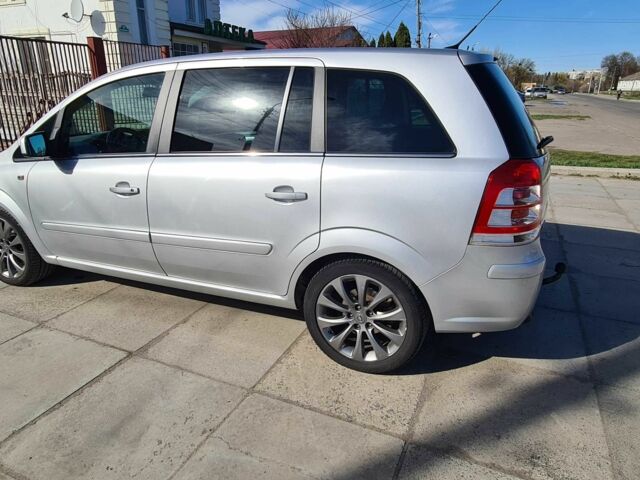 Серый Опель Зафира, объемом двигателя 1.7 л и пробегом 275 тыс. км за 8500 $, фото 2 на Automoto.ua