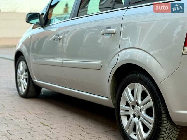 Серый Опель Зафира, объемом двигателя 1.8 л и пробегом 227 тыс. км за 7499 $, фото 15 на Automoto.ua