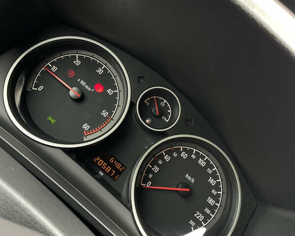 Сірий Опель Зафіра, об'ємом двигуна 1.7 л та пробігом 205 тис. км за 8299 $, фото 42 на Automoto.ua