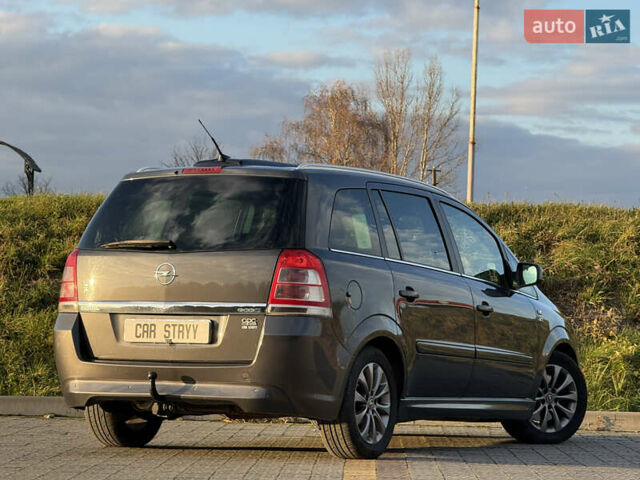 Серый Опель Зафира, объемом двигателя 1.7 л и пробегом 257 тыс. км за 7200 $, фото 3 на Automoto.ua