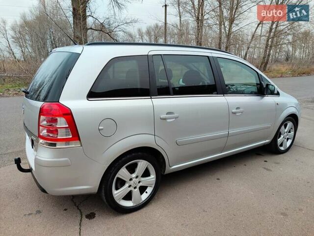 Серый Опель Зафира, объемом двигателя 1.7 л и пробегом 248 тыс. км за 7600 $, фото 12 на Automoto.ua