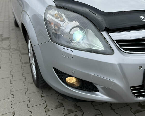 Серый Опель Зафира, объемом двигателя 1.8 л и пробегом 239 тыс. км за 7850 $, фото 10 на Automoto.ua