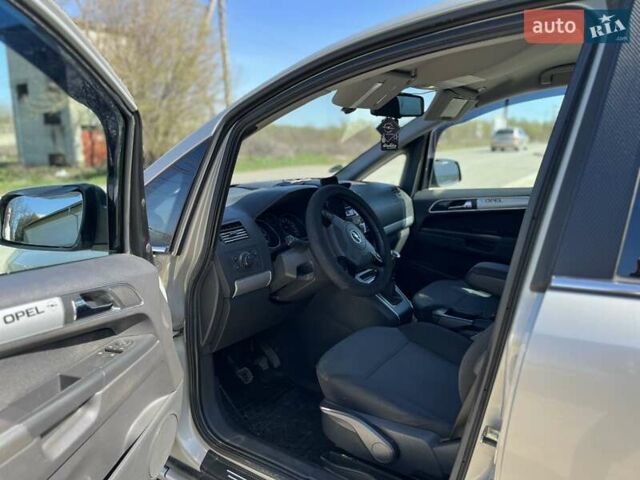 Сірий Опель Зафіра, об'ємом двигуна 1.7 л та пробігом 234 тис. км за 7600 $, фото 11 на Automoto.ua