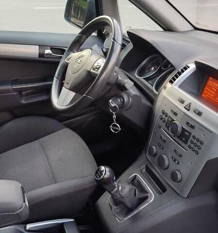 Серый Опель Зафира, объемом двигателя 1.6 л и пробегом 240 тыс. км за 6999 $, фото 13 на Automoto.ua