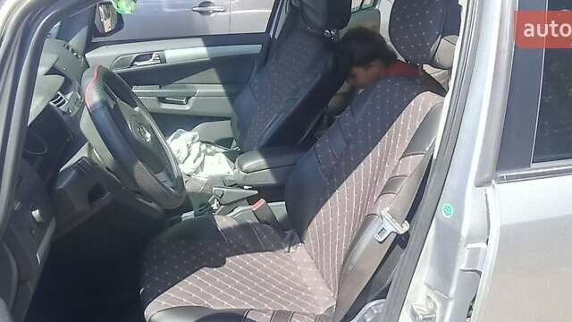 Серый Опель Зафира, объемом двигателя 1.69 л и пробегом 260 тыс. км за 7200 $, фото 3 на Automoto.ua