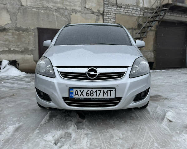 Серый Опель Зафира, объемом двигателя 1.69 л и пробегом 215 тыс. км за 7800 $, фото 3 на Automoto.ua
