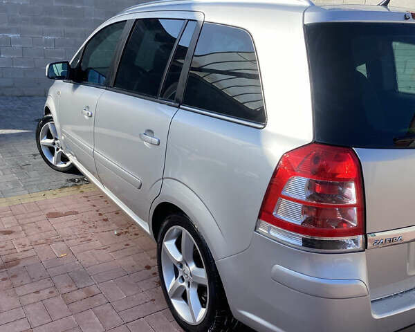 Серый Опель Зафира, объемом двигателя 1.7 л и пробегом 211 тыс. км за 7599 $, фото 6 на Automoto.ua