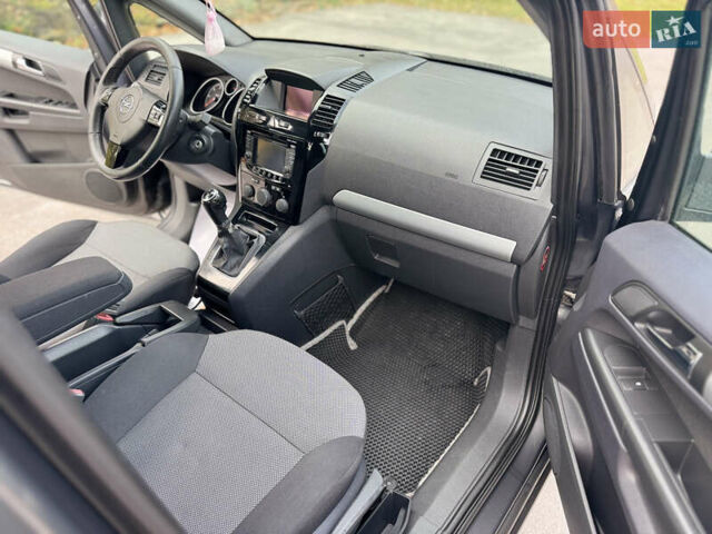 Опель Зафира 2011 в Тернополе на Automoto.ua Серый Опель Зафира, объемом двигателя 1.69 л и пробегом 220 тыс. км за 6500 $, фото 92 на Automoto.ua