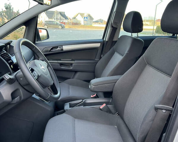 Серый Опель Зафира, объемом двигателя 1.6 л и пробегом 182 тыс. км за 6850 $, фото 47 на Automoto.ua