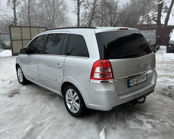 Серый Опель Зафира, объемом двигателя 1.69 л и пробегом 215 тыс. км за 7800 $, фото 12 на Automoto.ua