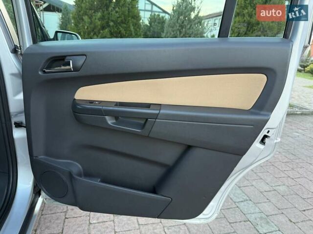 Серый Опель Зафира, объемом двигателя 1.8 л и пробегом 227 тыс. км за 7499 $, фото 32 на Automoto.ua