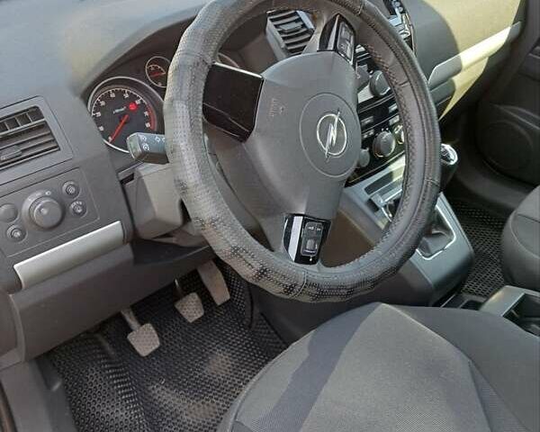 Серый Опель Зафира, объемом двигателя 1.6 л и пробегом 200 тыс. км за 7799 $, фото 6 на Automoto.ua