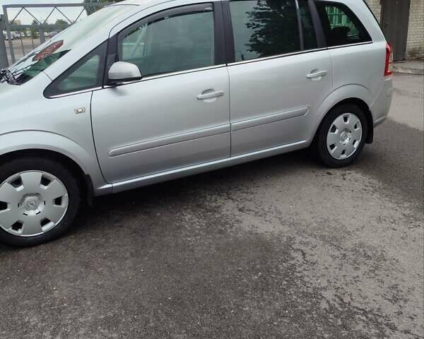 Серый Опель Зафира, объемом двигателя 1.6 л и пробегом 191 тыс. км за 6700 $, фото 4 на Automoto.ua