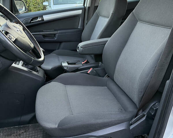 Серый Опель Зафира, объемом двигателя 1.8 л и пробегом 189 тыс. км за 7950 $, фото 10 на Automoto.ua