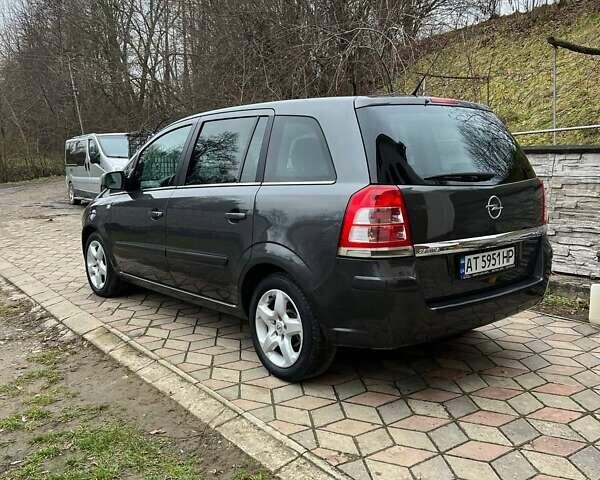 Серый Опель Зафира, объемом двигателя 1.7 л и пробегом 212 тыс. км за 6400 $, фото 6 на Automoto.ua