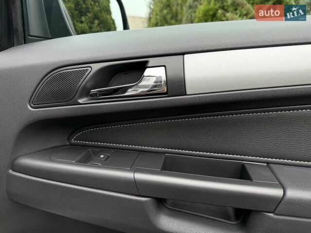 Серый Опель Зафира, объемом двигателя 1.7 л и пробегом 229 тыс. км за 8399 $, фото 118 на Automoto.ua