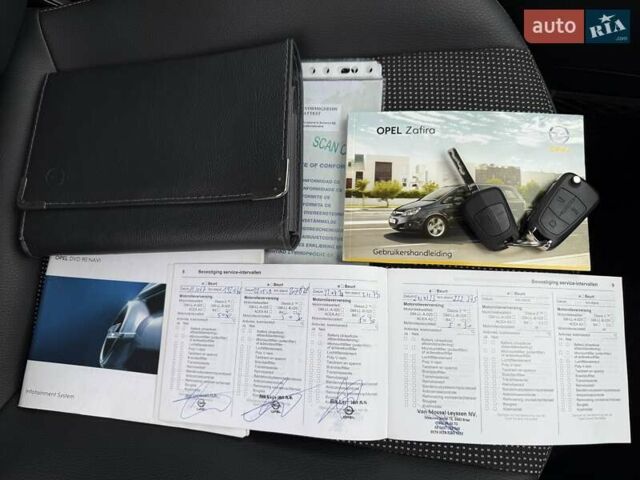 Серый Опель Зафира, объемом двигателя 1.7 л и пробегом 229 тыс. км за 8399 $, фото 3 на Automoto.ua