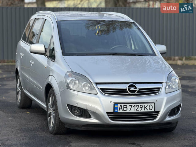 Серый Опель Зафира, объемом двигателя 1.8 л и пробегом 190 тыс. км за 7799 $, фото 4 на Automoto.ua
