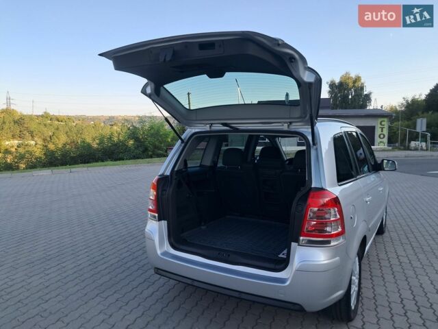 Серый Опель Зафира, объемом двигателя 1.6 л и пробегом 278 тыс. км за 6900 $, фото 39 на Automoto.ua
