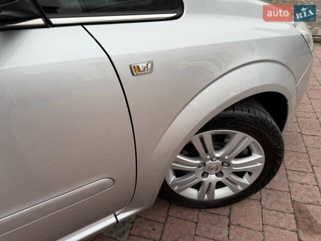 Серый Опель Зафира, объемом двигателя 1.7 л и пробегом 229 тыс. км за 8399 $, фото 39 на Automoto.ua