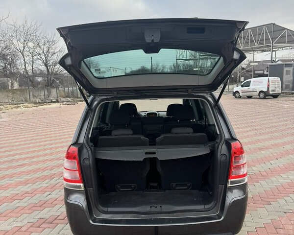Сірий Опель Зафіра, об'ємом двигуна 1.8 л та пробігом 215 тис. км за 7800 $, фото 40 на Automoto.ua
