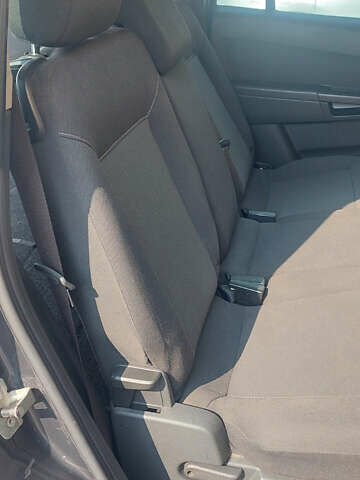 Серый Опель Зафира, объемом двигателя 1.69 л и пробегом 270 тыс. км за 7200 $, фото 3 на Automoto.ua