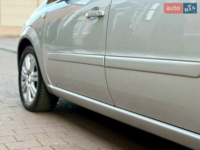 Серый Опель Зафира, объемом двигателя 1.8 л и пробегом 227 тыс. км за 7499 $, фото 16 на Automoto.ua