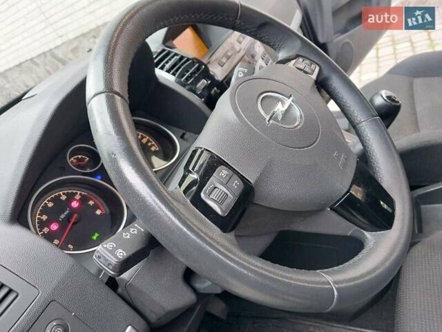 Серый Опель Зафира, объемом двигателя 1.8 л и пробегом 150 тыс. км за 7500 $, фото 25 на Automoto.ua
