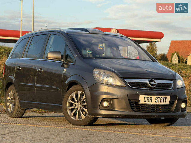 Серый Опель Зафира, объемом двигателя 1.7 л и пробегом 257 тыс. км за 7200 $, фото 6 на Automoto.ua