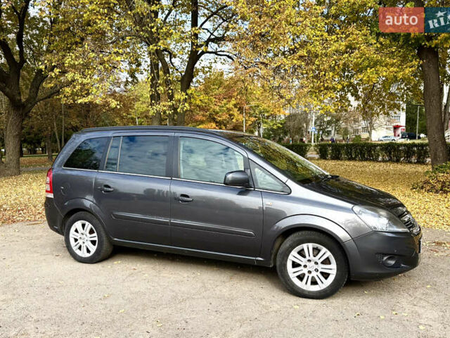 Серый Опель Зафира, объемом двигателя 1.6 л и пробегом 201 тыс. км за 6500 $, фото 1 на Automoto.ua