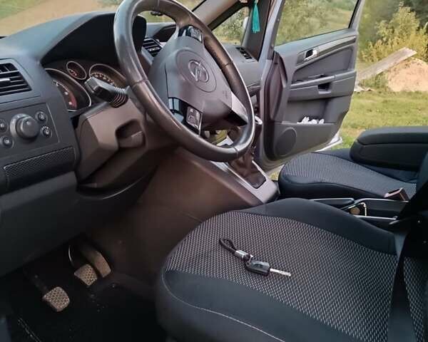 Серый Опель Зафира, объемом двигателя 1.69 л и пробегом 240 тыс. км за 7100 $, фото 10 на Automoto.ua