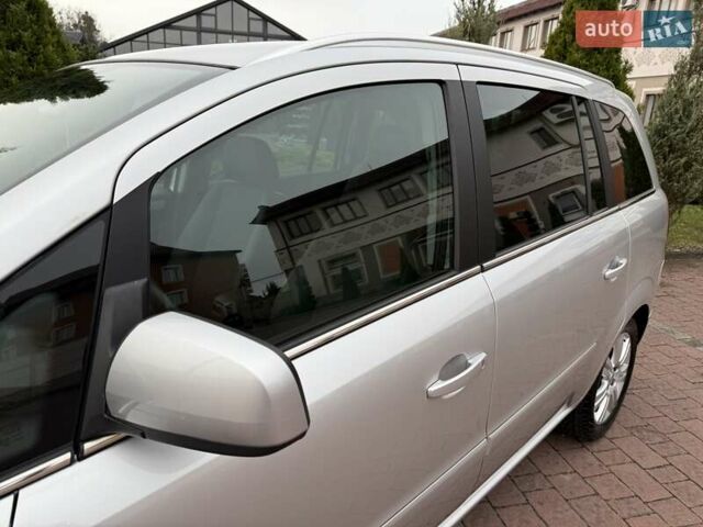 Серый Опель Зафира, объемом двигателя 1.7 л и пробегом 229 тыс. км за 8399 $, фото 16 на Automoto.ua